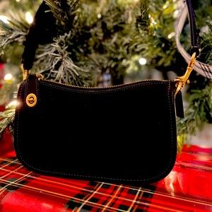 Beautiful brand new COACH swinger 20 bag.